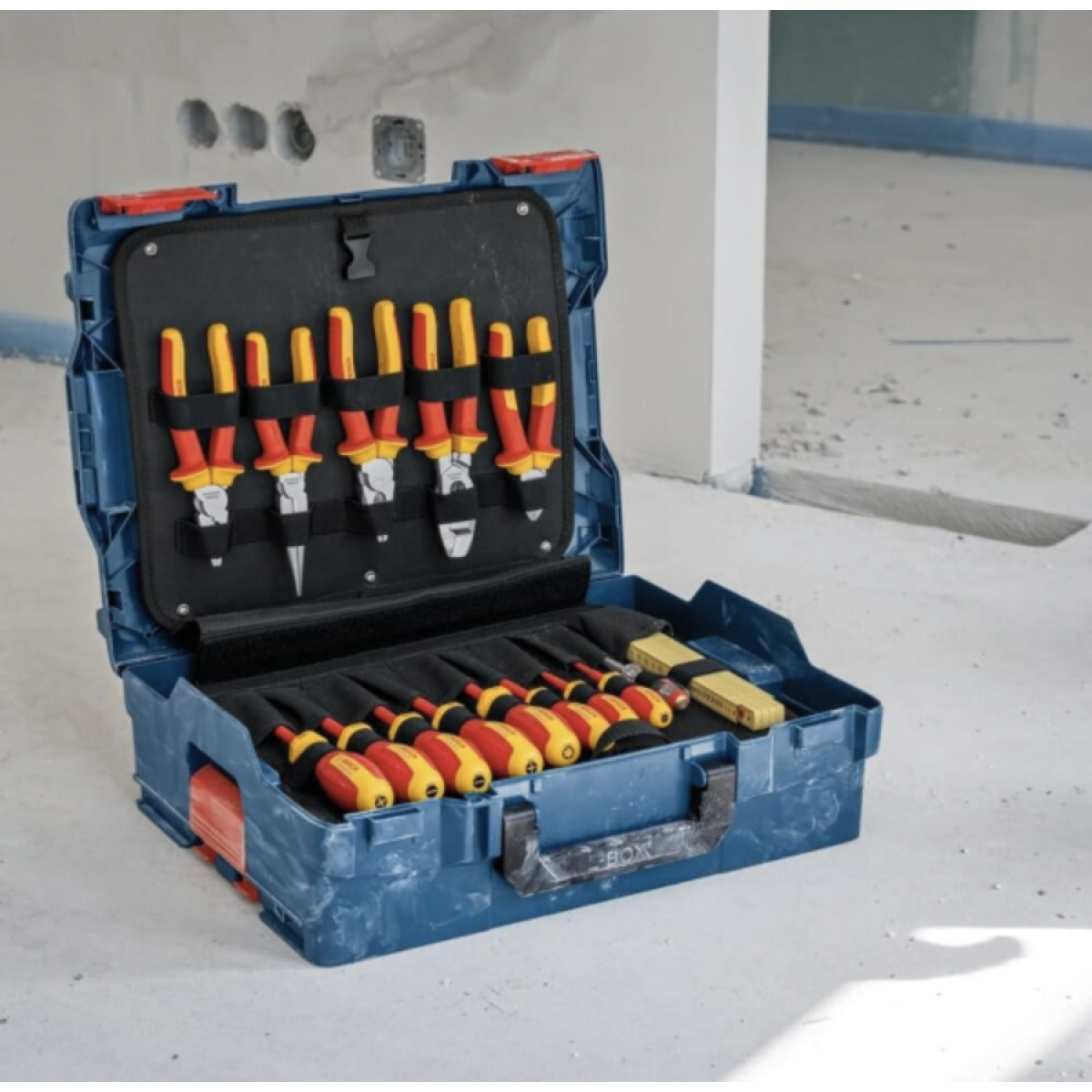 Набор инструментов для электрика Bosch Professional, 37 предметов, в кейсе L-BOXX 136 (1600A02NG4)