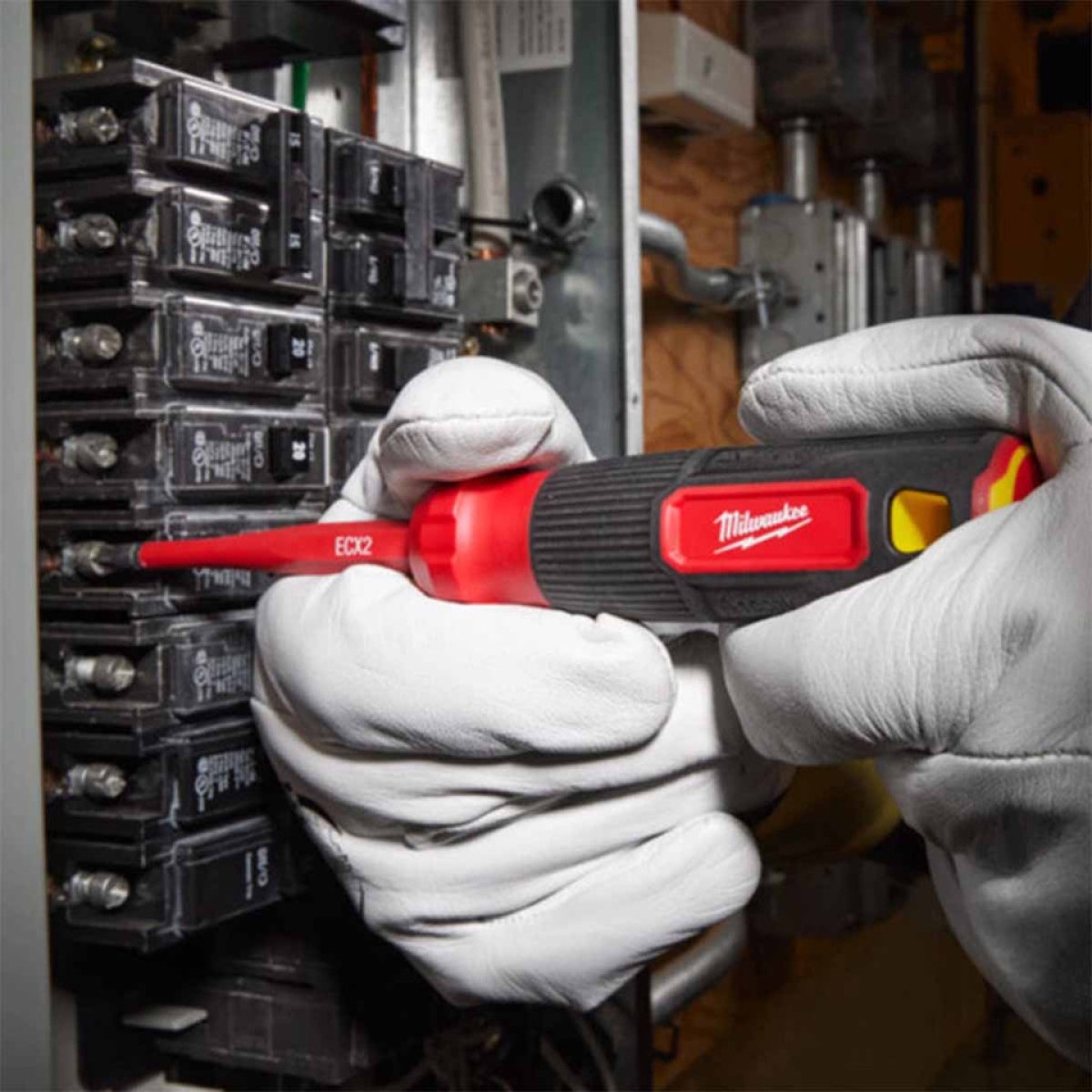 Набор прецезионных отверток VDE MILWAUKEE 4-в-1 (рукоятка VDE + 4 бит TORX VDE) (4932493658)