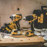 Набір із двох безщіткових інструментів DeWALT (DCK2062D2T)