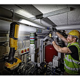 Аккумуляторный светодиодный фонарь DeWALT (250/500 лм) (DCL050)