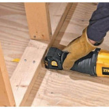 Пила сабельная сетевая DeWALT (DWE305PK)