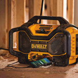 Зарядное устройство-радиоприемник DeWALT (DCR027)